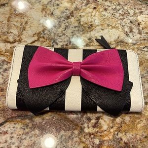 Betsy Johnson pink bow wallet